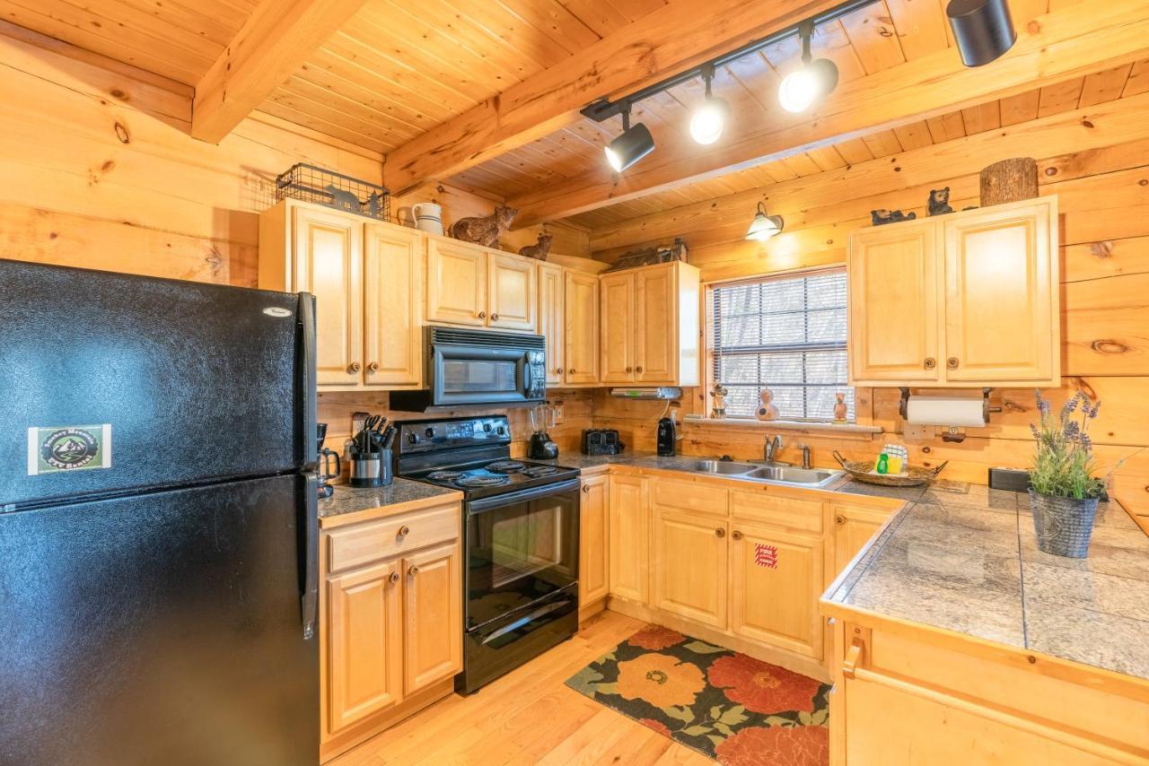 Moonshine Ridge Cabin With Hot Tub And Fire Pit Pigeon Forge Buitenkant foto