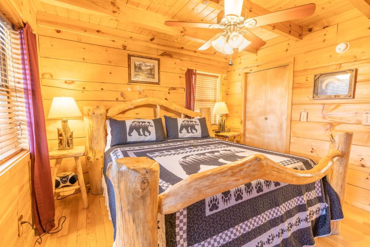 Moonshine Ridge Cabin With Hot Tub And Fire Pit Pigeon Forge Buitenkant foto